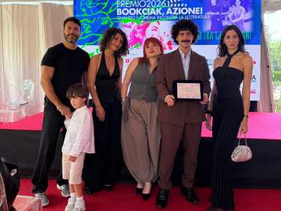 A Venezia erano con Andrea il piccolo attore Michele Chiechi, suo padre Nicola che si � occupato della fotografia nel film, Rossella Deliso (aiuto regia), Francesca Borreggine (montaggio, color e suono) e Carolina Sisto (la voce di Rita) 